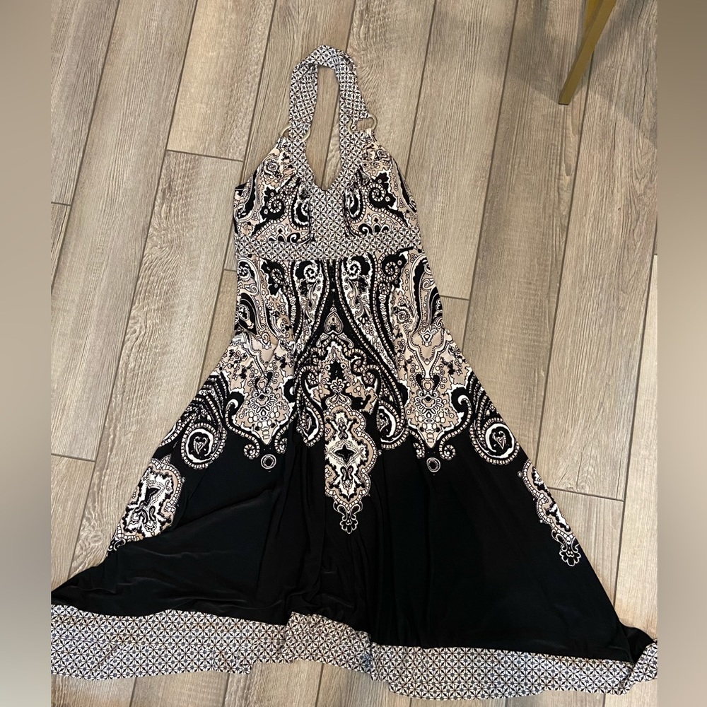 Small, flowy dress. Fits well at the top.